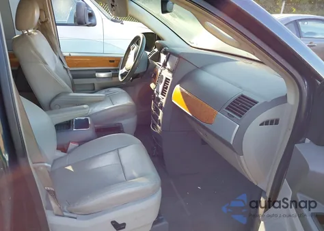 2012 Chrysler Town & Country Touring z USA, uszkodzony, nr VIN 2C4RC1BG7CR382066